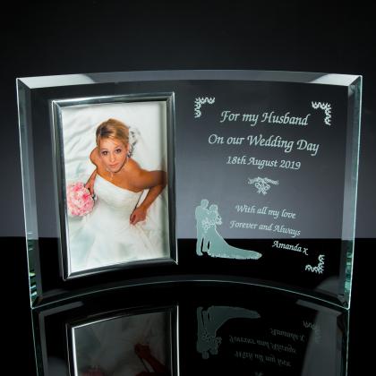 6mm Curved Clear Frame with 4" x 6" Chrome Photo-Frame