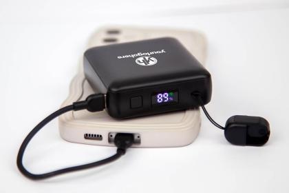 Compact Deluxe 10000 Power Bank - Image 3