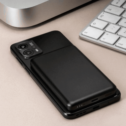 IKO 5000mAh wireless power bank with magnets - Image 4